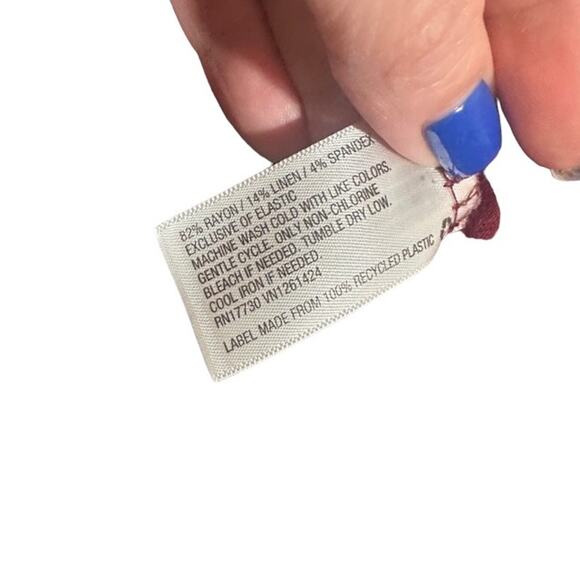 Universal Threads Wine Maroon Textured Accordion Sleeveless Blouse Women Sz M - Picture 6 of 6